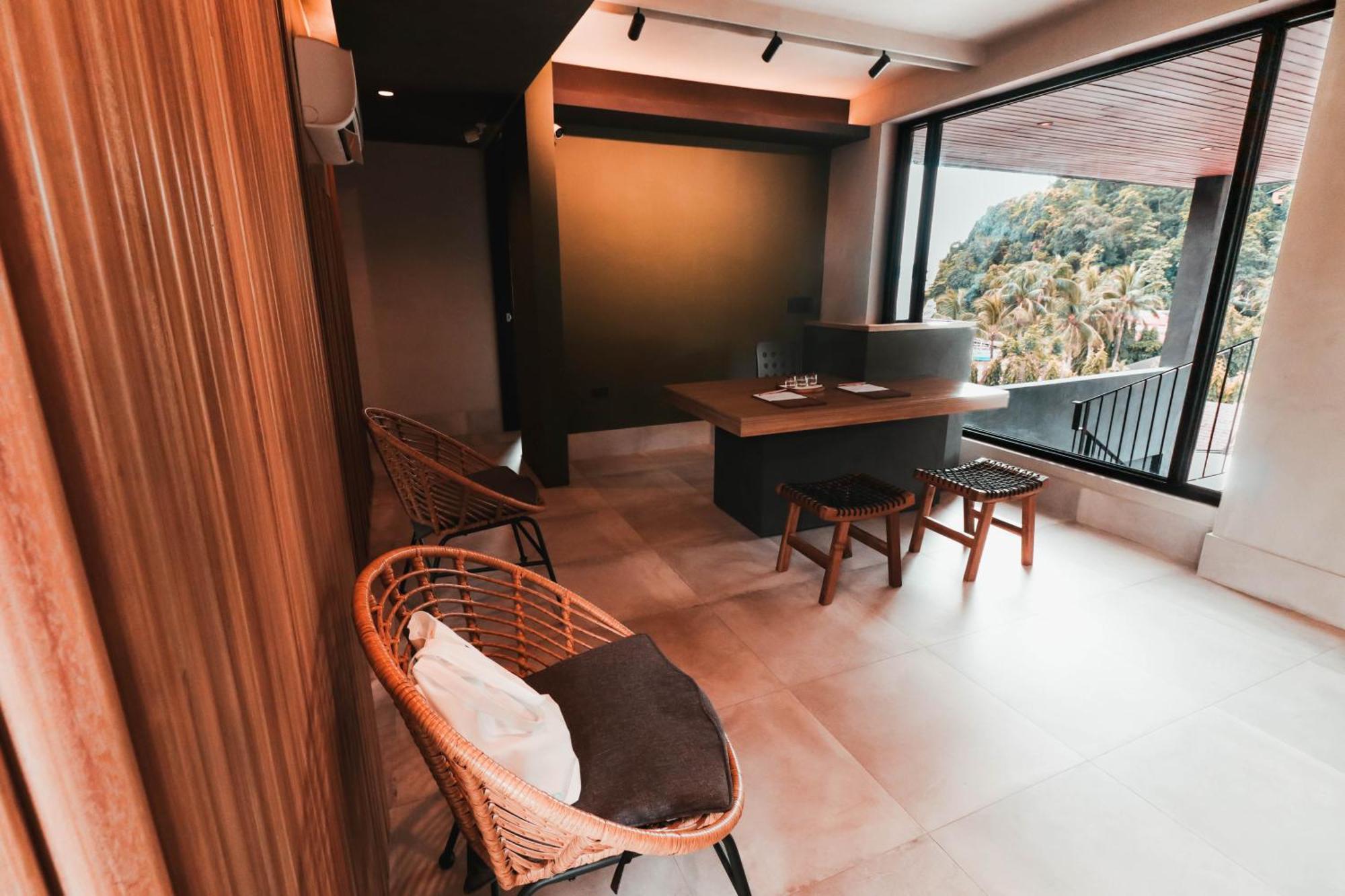 The Funny Lion - El Nido Hotel Exterior photo